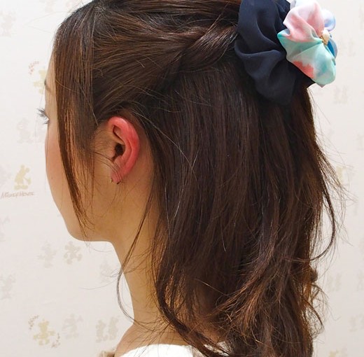 《簡単アレンジ2》上品な印象のハーフアップスタイル